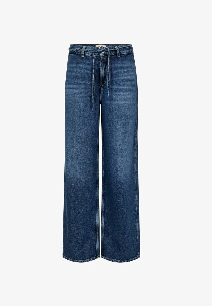 Dara Verneza Jeans