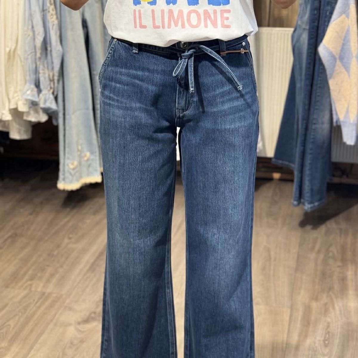 Dara Verneza Jeans